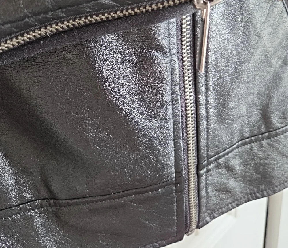 Torrid Black Faux Leather Jacket with Cream Shearling Collar - Picture 4 of 4